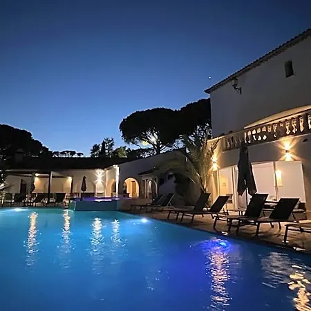 Hotel Confidentiel 4*