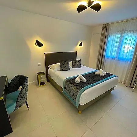 Hotel Confidentiel 4*